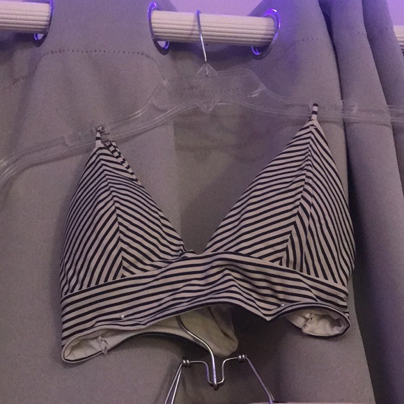 Two pice bikini from H&M black and white stripes crossed back - Picture 2 of 5